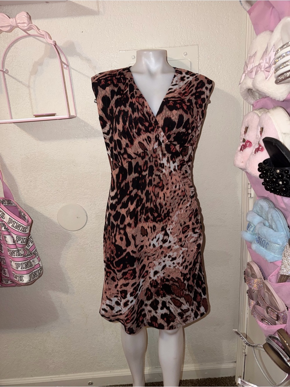 Sleeveless Leopard Print V-Neck Dress in Brown